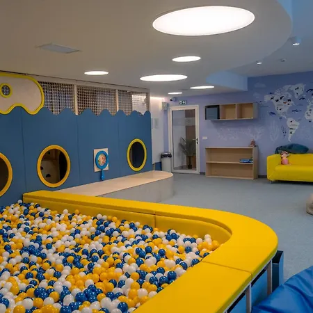 Tropiki - Ogrodek, Jacuzzi, Sauny, Sala Zabaw, Bliard, Garaz, Do Plazy 400m Plaskie Dojscie Apartmán